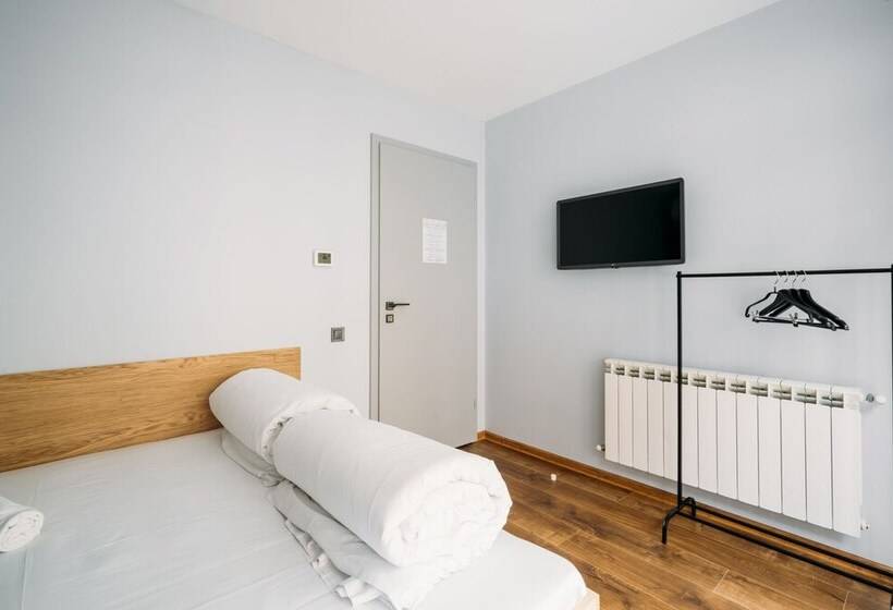 اتاق استاندارد با سرویس بهداشتی مشترک, Yard Hostel & Coffee