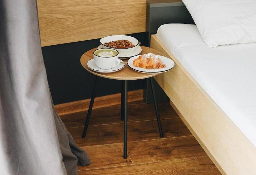 اتاق استاندارد با سرویس بهداشتی مشترک, Yard Hostel & Coffee