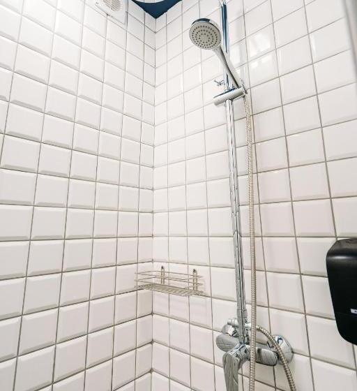 اتاق استاندارد با سرویس بهداشتی مشترک, Yard Hostel & Coffee