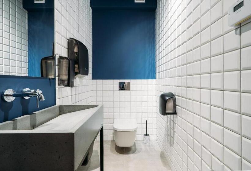 اتاق استاندارد سه تخته با سرویس بهداشتی مشترک, Yard Hostel & Coffee