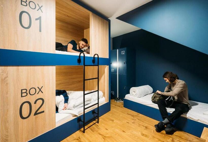 اتاق استاندارد سه تخته با سرویس بهداشتی مشترک, Yard Hostel & Coffee