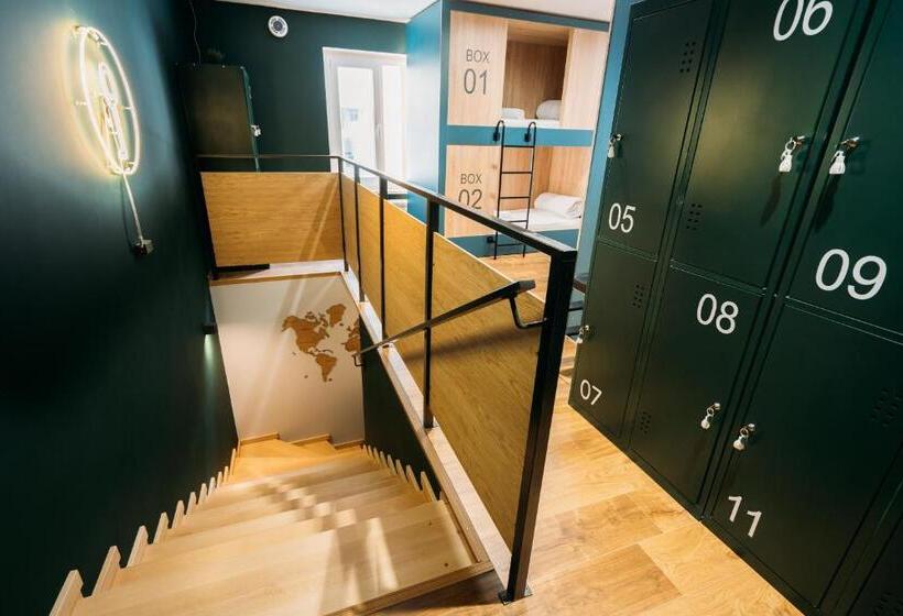تختخواب در اتاق مشترک, Yard Hostel & Coffee