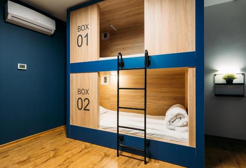 اتاق استاندارد سه تخته با سرویس بهداشتی مشترک, Yard Hostel & Coffee