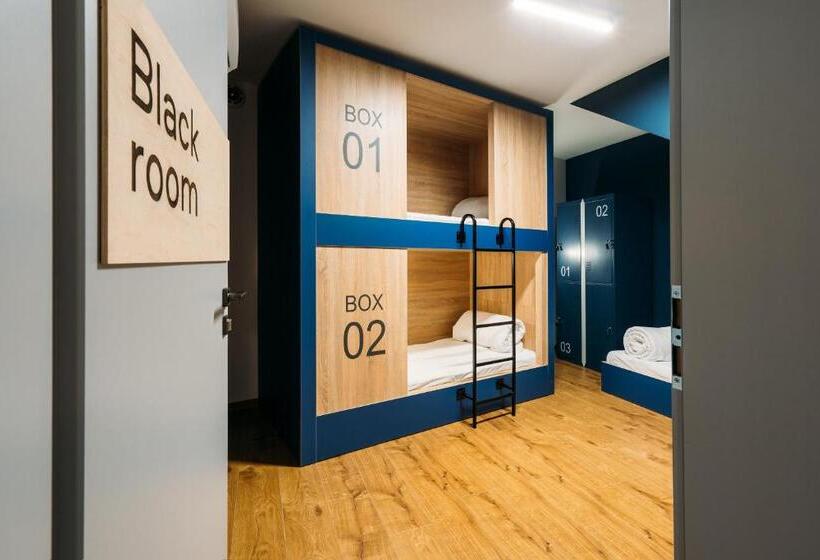اتاق استاندارد سه تخته با سرویس بهداشتی مشترک, Yard Hostel & Coffee