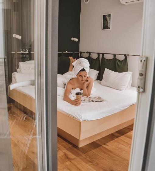 اتاق استاندارد با سرویس بهداشتی مشترک, Yard Hostel & Coffee