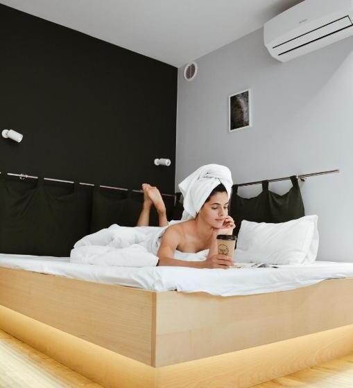 اتاق استاندارد با سرویس بهداشتی مشترک, Yard Hostel & Coffee