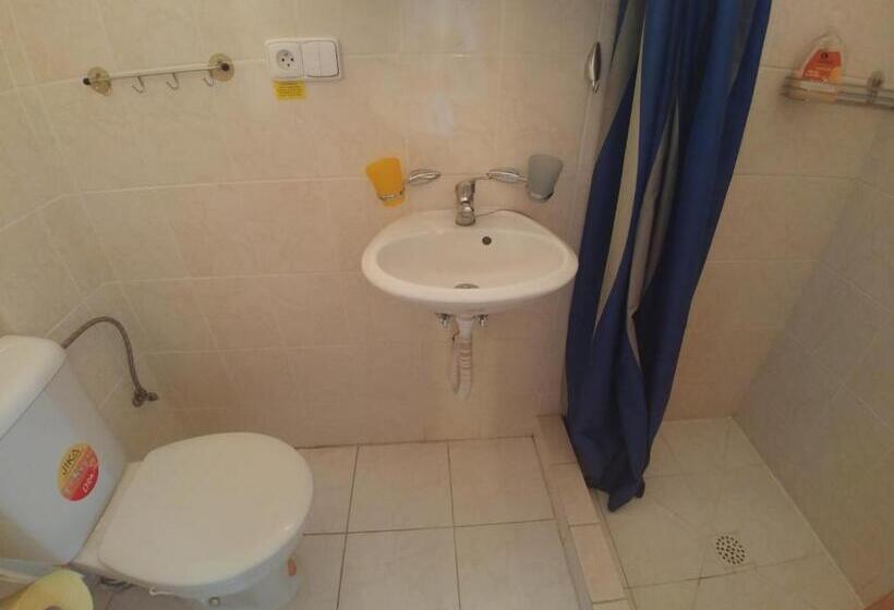 غرفة عائلية, Kv Apartmans Varšavská