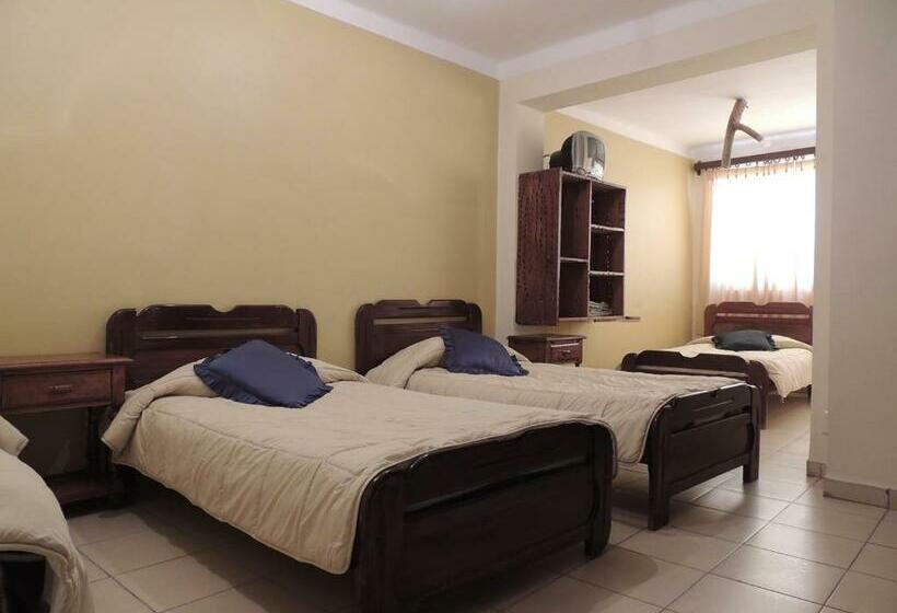 اتاق خانوادگی با سرویس بهداشتی مشترک, Refugio Del Turista