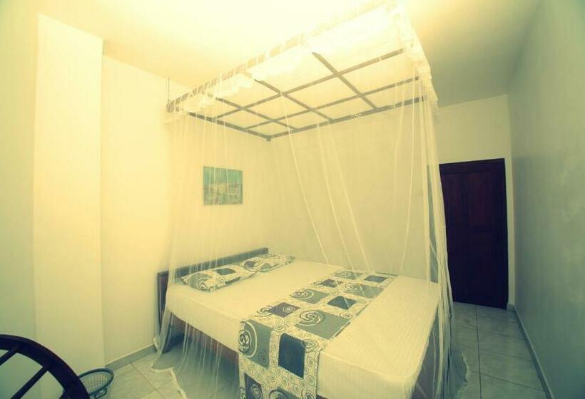 חדר אקונומי, Aragorn Villa