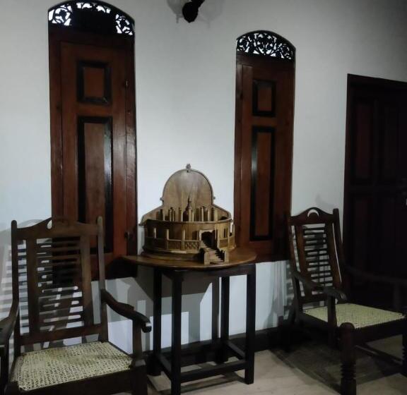 חדר אקונומי, Aragorn Villa