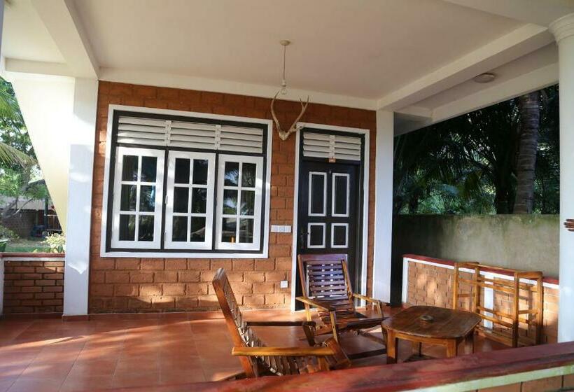 Номер Deluxe Вид на Море с Балконом, Lonely Beach Resort Tangalle