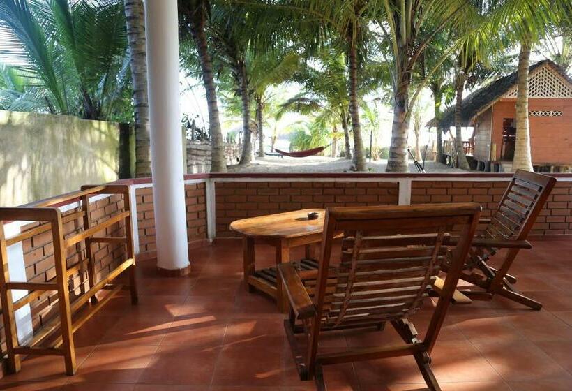 Номер Deluxe Вид на Море с Балконом, Lonely Beach Resort Tangalle