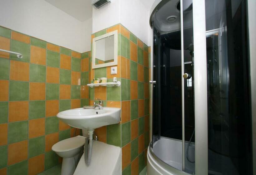 חדר סטנדרט לשלושה, Pension Grant Lux Znojmo