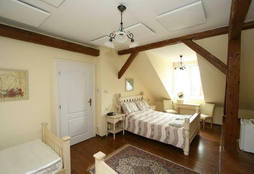 חדר סטנדרט לארבעה, Pension Grant Lux Znojmo