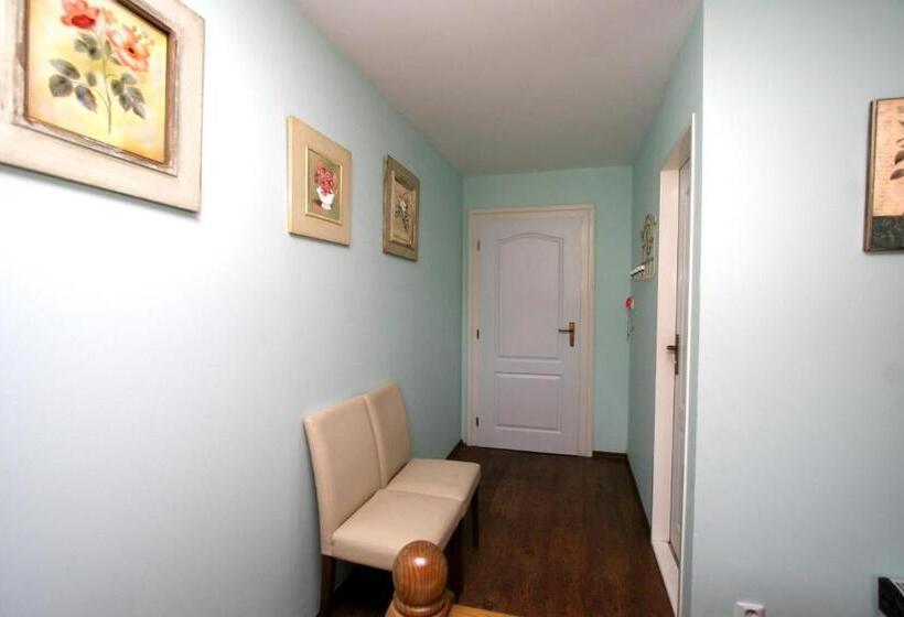 חדר סטנדרט לארבעה, Pension Grant Lux Znojmo