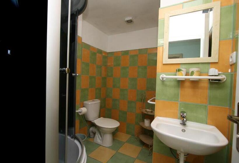 חדר סטנדרט לארבעה, Pension Grant Lux Znojmo