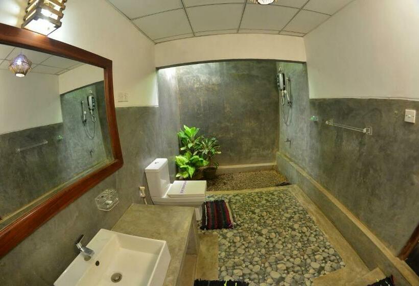 キングサイズベッドのデラックススイート, Habarana Tree House Ambasewana Resort