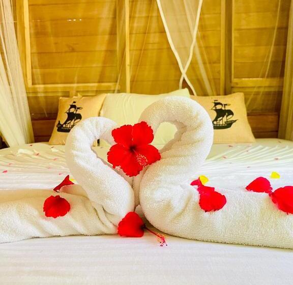 バルコニー付きスタンダードトリプルルーム, Habarana Tree House Ambasewana Resort