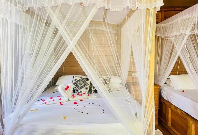 バルコニー付きスタンダードトリプルルーム, Habarana Tree House Ambasewana Resort