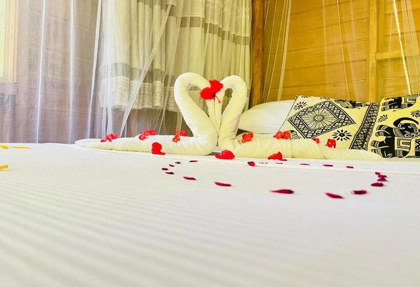 バルコニー付きスタンダードトリプルルーム, Habarana Tree House Ambasewana Resort