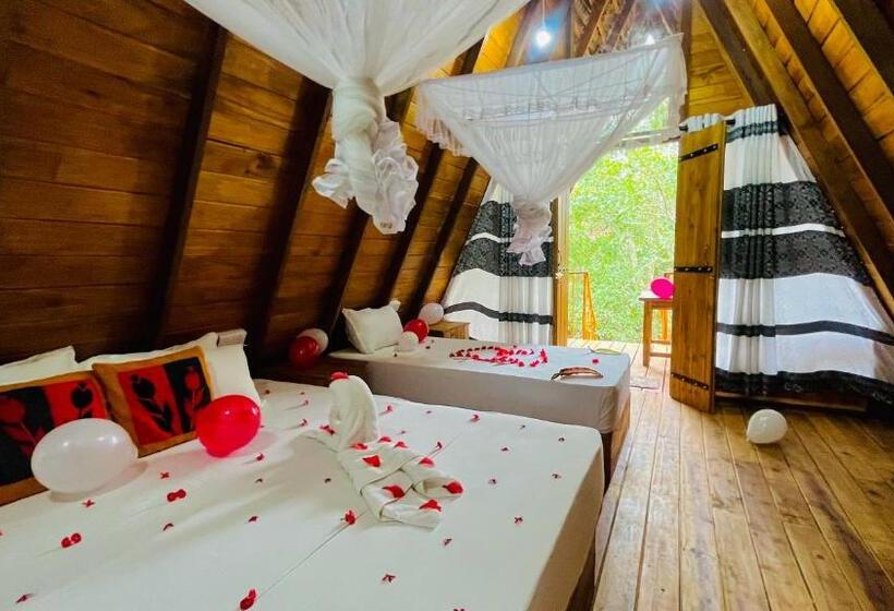 バルコニー付きスタンダードトリプルルーム, Habarana Tree House Ambasewana Resort