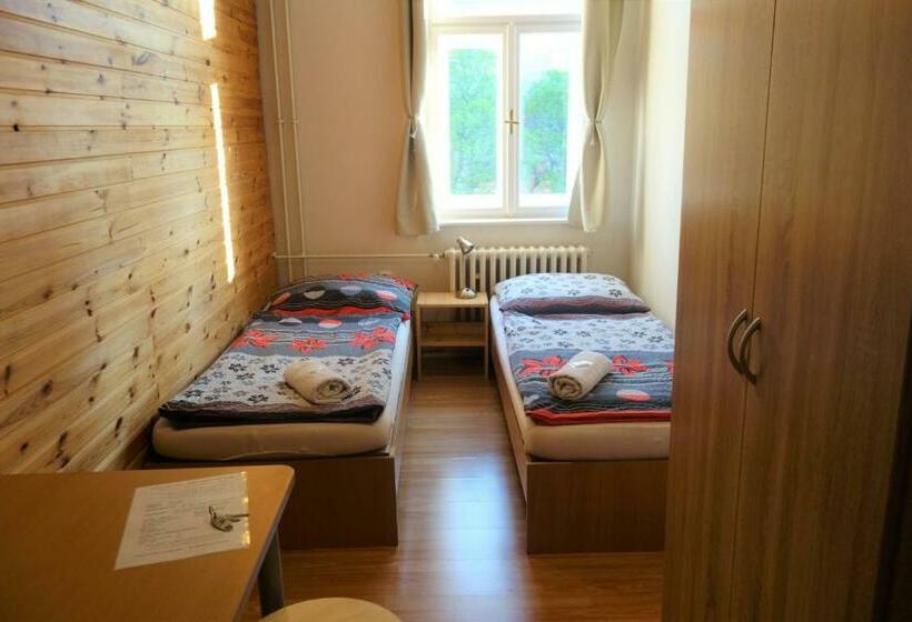 バス共有のスタンダードルーム, Hostel Bed   Breakfast Brno