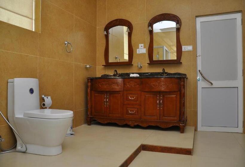 Люкс, East Lagoon