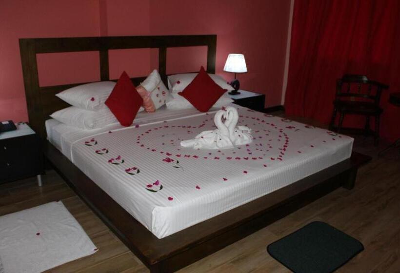 Люкс, East Lagoon