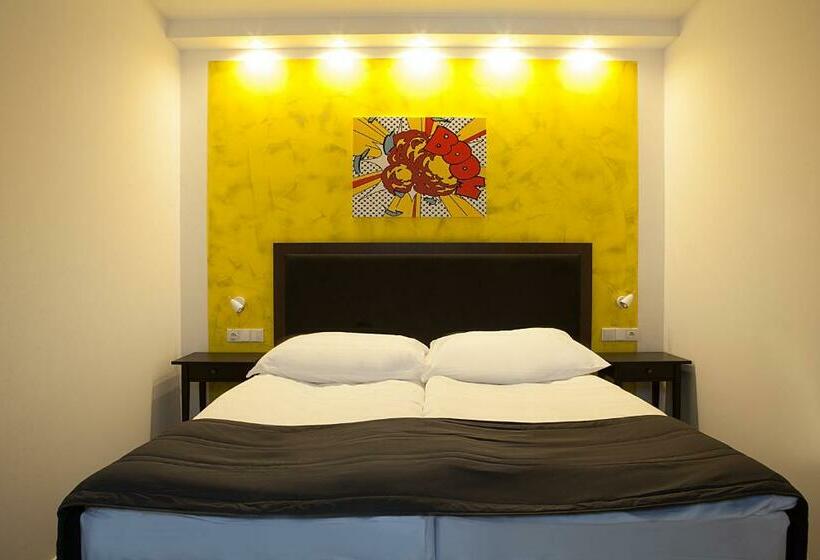 컴포트 싱글 룸, Koruna