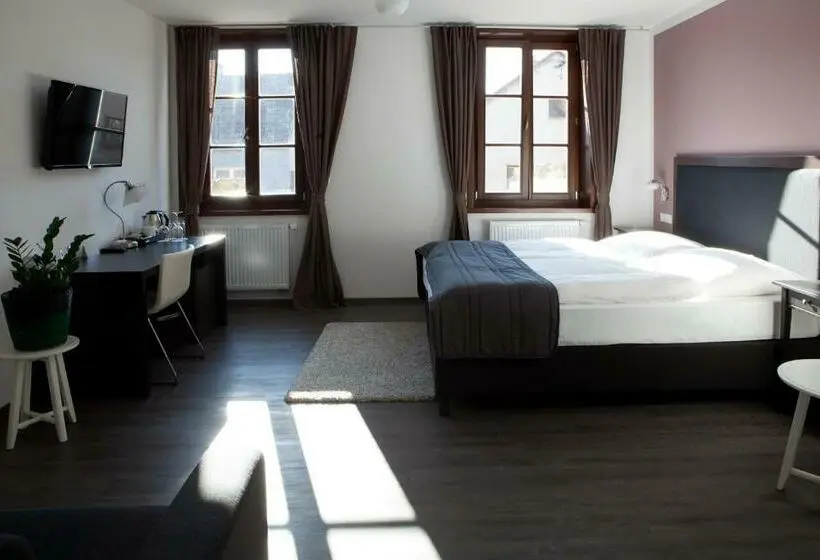Comfort Kolmen Hengen Huone, Koruna