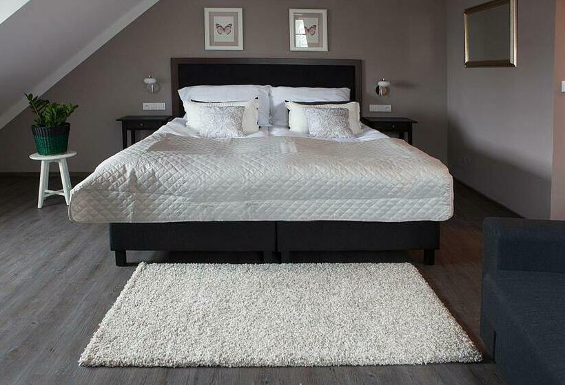 컴포트 룸, Koruna