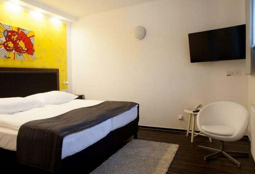 컴포트 싱글 룸, Koruna