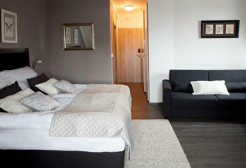 컴포트 룸, Koruna