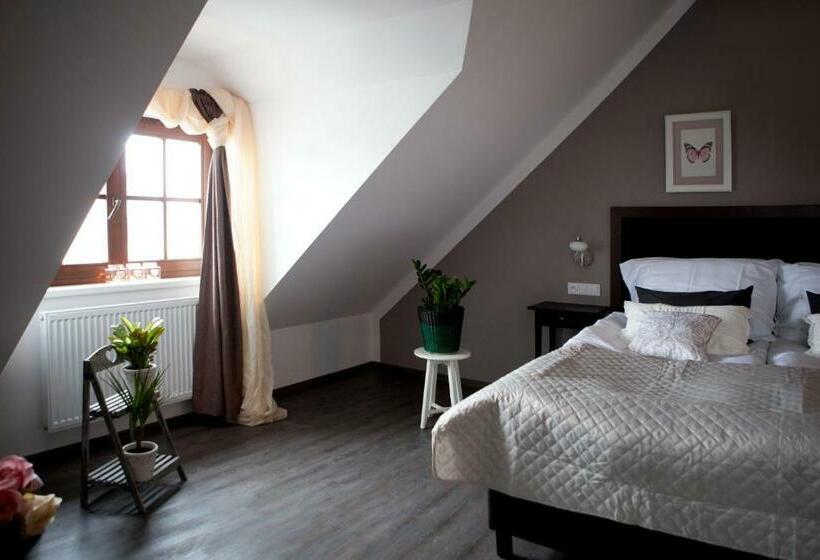 컴포트 룸, Koruna