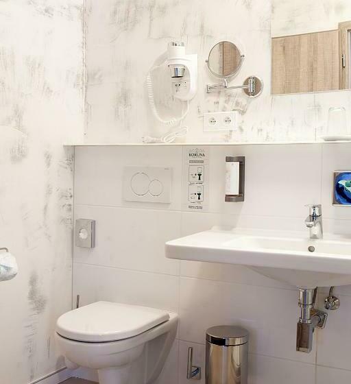 컴포트 룸, Koruna