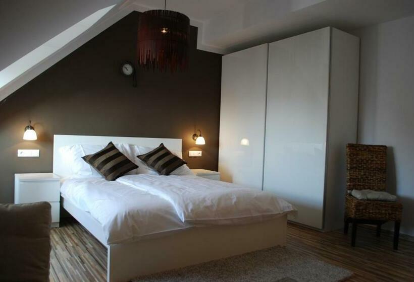 컴포트 룸, Koruna