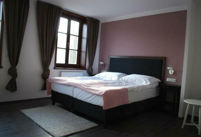 컴포트 룸, Koruna