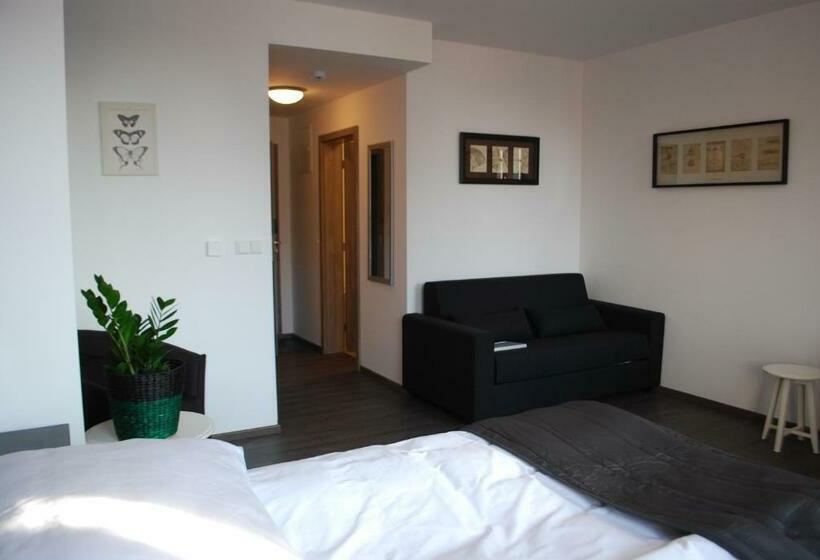 컴포트 트리플 룸, Koruna