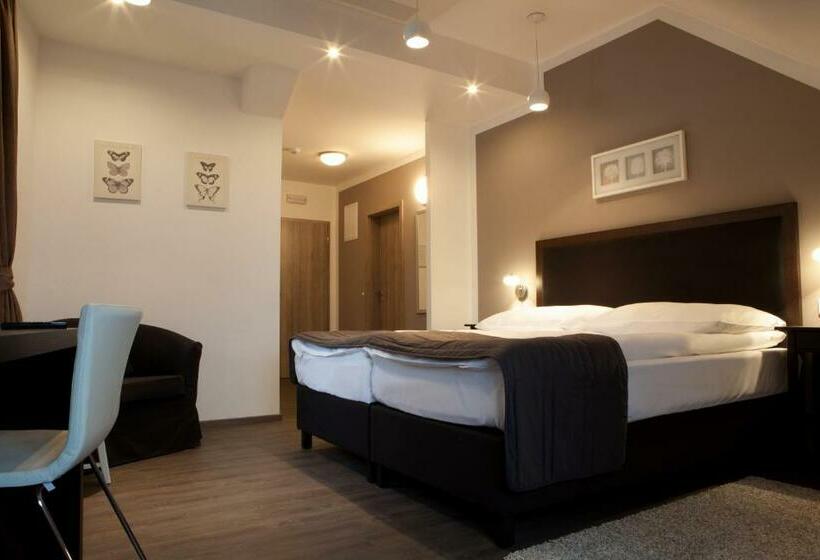 컴포트 트리플 룸, Koruna