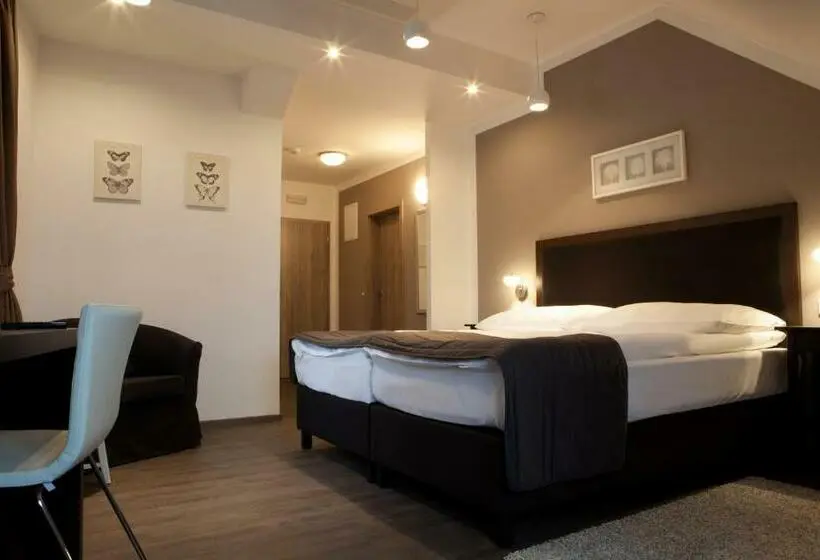Comfort Kolmen Hengen Huone, Koruna