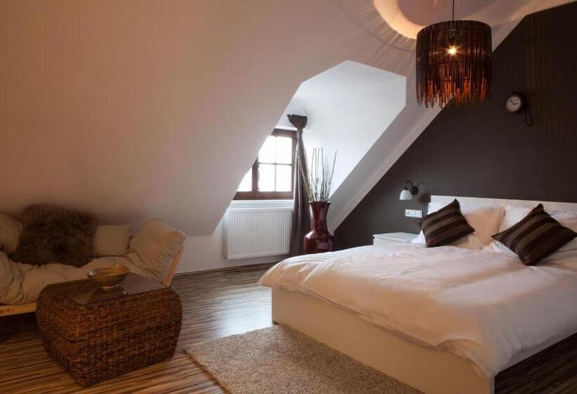 스탠다드 스튜디오, Koruna