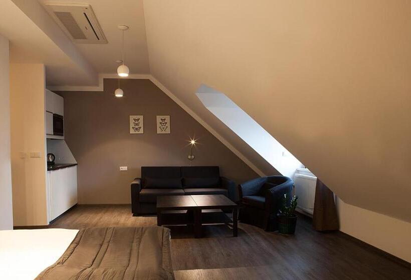 스탠다드 스튜디오, Koruna