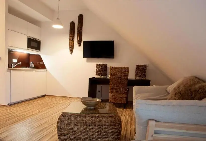 Standard-studio, Koruna