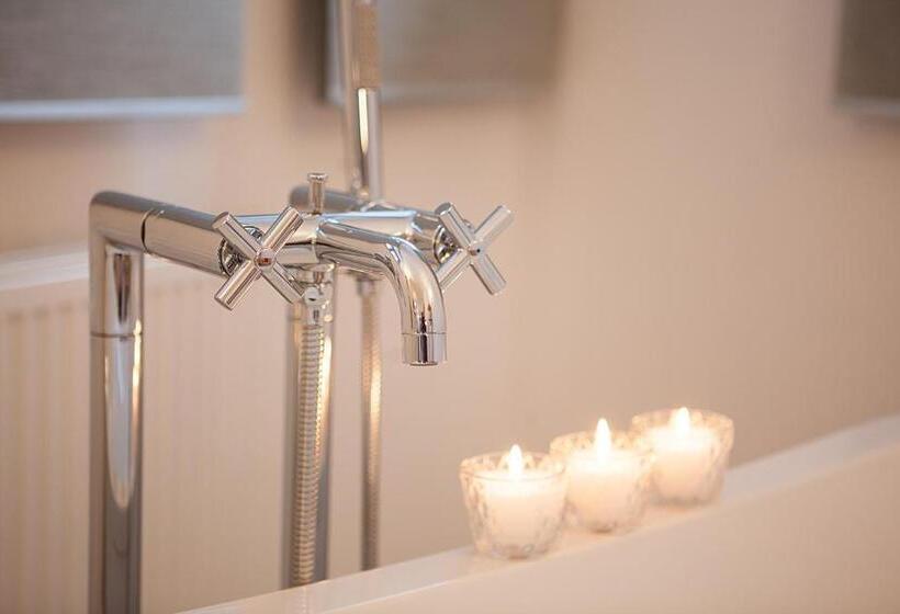 디럭스 룸, Koruna