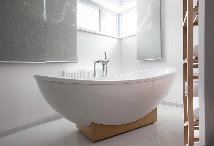 디럭스 룸, Koruna