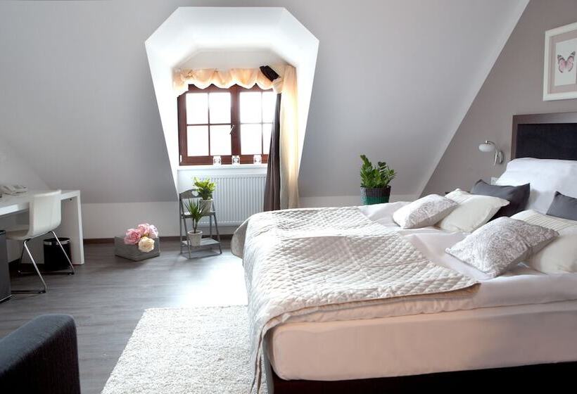 컴포트 룸, Koruna