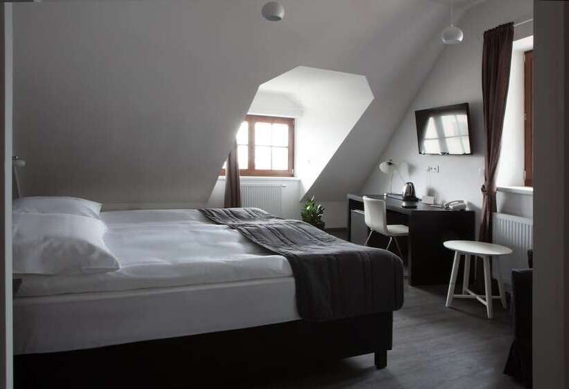 컴포트 룸, Koruna