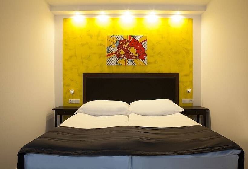 컴포트 룸, Koruna