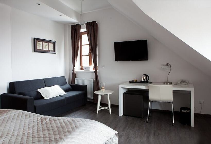 컴포트 룸, Koruna