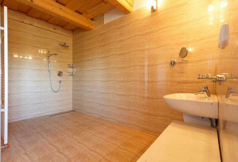 带1个卧室的带阳台的公寓, Křížový Vrch